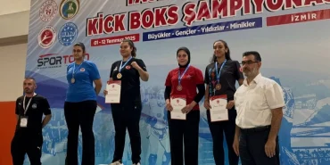 Kick boksta Çayırova’ya Türkiye şampiyonluğu geldi