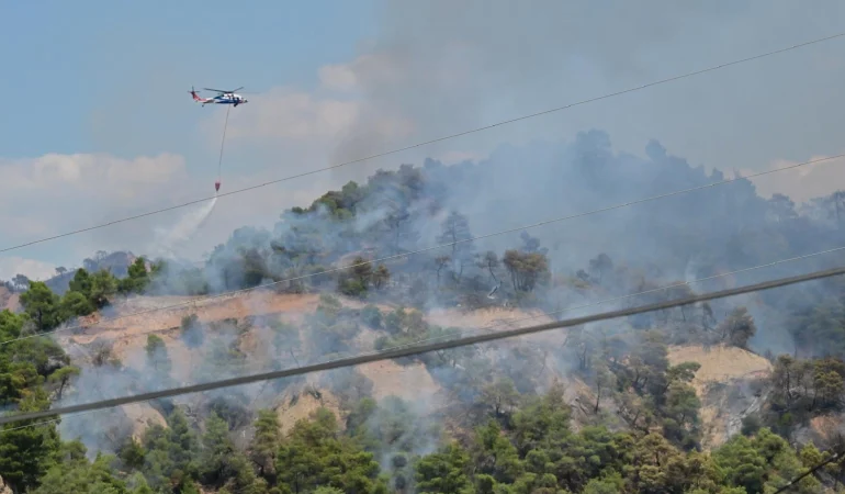 Manisa’da orman yangınlarıyla mücadele sürüyor... Başkan Dutlulu sahada