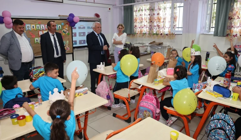 Başkan Şadi Özdemir’den “Okula hoş geldin” hediyesi
