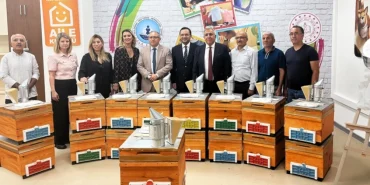 Yalova'da başarılı kursiyerlere arıcılık başlangıç seti desteği
